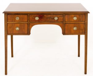 طاولة جانبية جورجية - طاولات الماهوغوني العتيقة