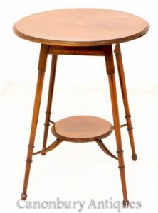 طاولة جانبية من الماهوجني - تحفة عرضية من عام 1890