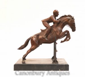 تمثال جوكي الحصان البرونزي الإنجليزي - عرض الطائر