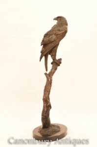 تمثال نسر برونزي كبير - طائر جارح أمريكي صب كيستريل